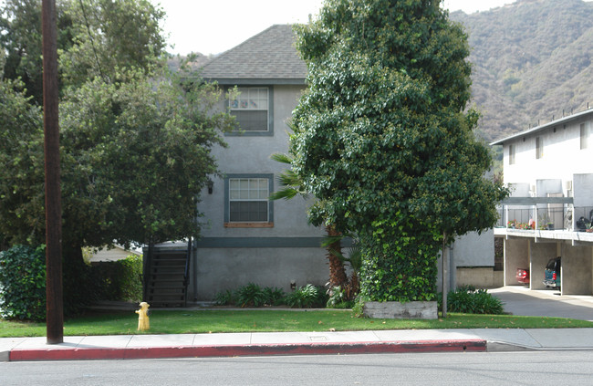 3320 Honolulu Ave in La Crescenta, CA - Foto de edificio - Building Photo