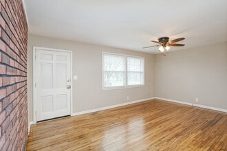 121 Highland Dr in White House, TN - Building Photo - Building Photo