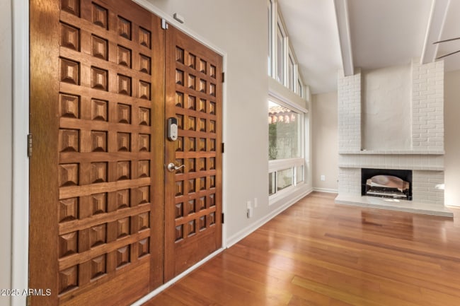 5730 N Scottsdale Rd in Paradise Valley, AZ - Foto de edificio - Building Photo