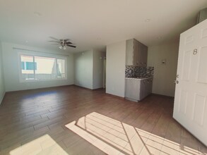 1108 W 110th St in Los Angeles, CA - Foto de edificio - Building Photo