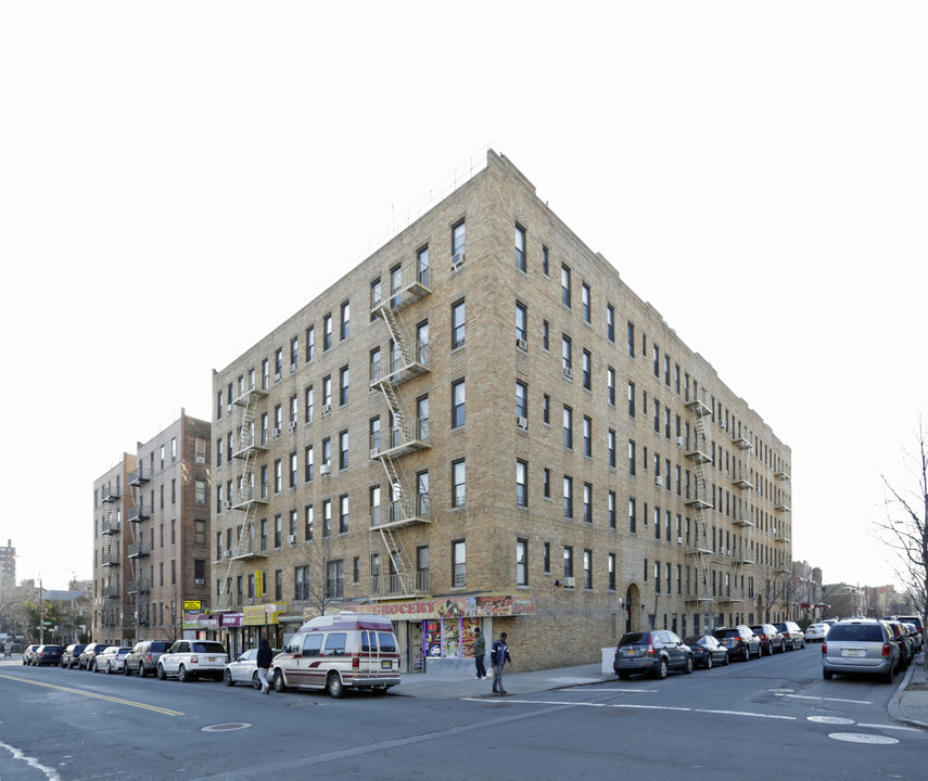 1996 Gleason Ave in Bronx, NY - Building Photo