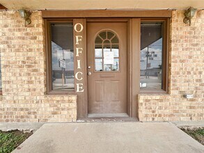 702 N Richmond Rd in Wharton, TX - Building Photo - Building Photo