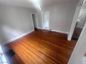 3357 Desota Ave-Unit -1st Floor in Cleveland Heights, OH - Foto de edificio - Building Photo