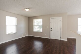 3668 Wood Creek Ln in Jacksonville, FL - Building Photo - Building Photo