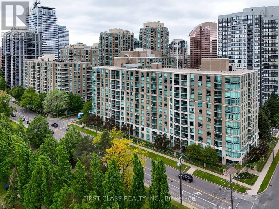 8-608 Pemberton Ave in Toronto, ON - Building Photo