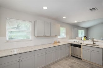 5915 Ludington Dr in Houston, TX - Building Photo - Building Photo