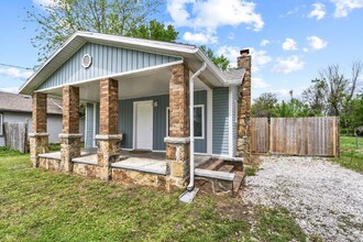 1711 W Florida St in Springfield, MO - Building Photo - Building Photo