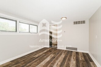 9207 Bobb Ave in St. Louis, MO - Foto de edificio - Building Photo