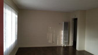 1376 W 36th Pl, Unit 1 Apartamentos