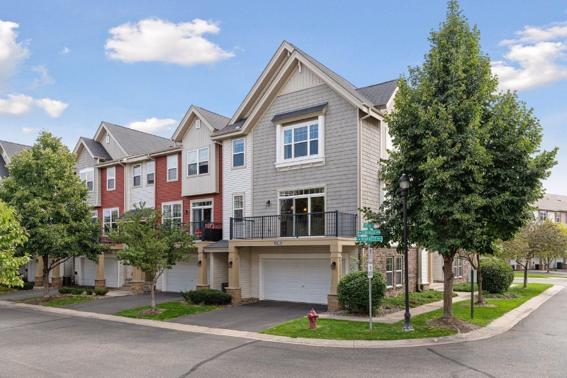 11769 Emery Village Dr N in Champlin, MN - Building Photo