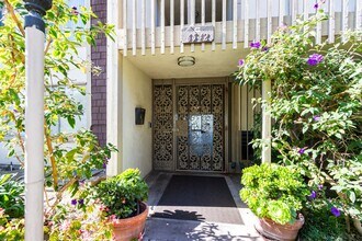 6542 Ocean Crest Dr in Rancho Palos Verdes, CA - Building Photo - Building Photo