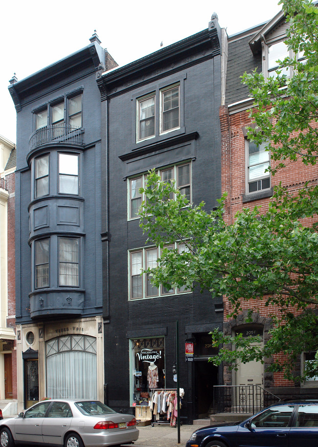 2052 Locust St in Philadelphia, PA - Foto de edificio - Building Photo