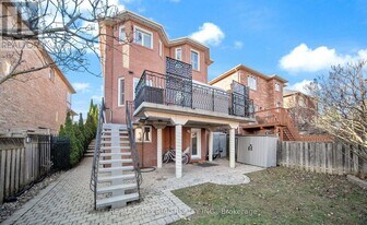 9 Caramel Crescent in Richmond Hill, ON - Building Photo