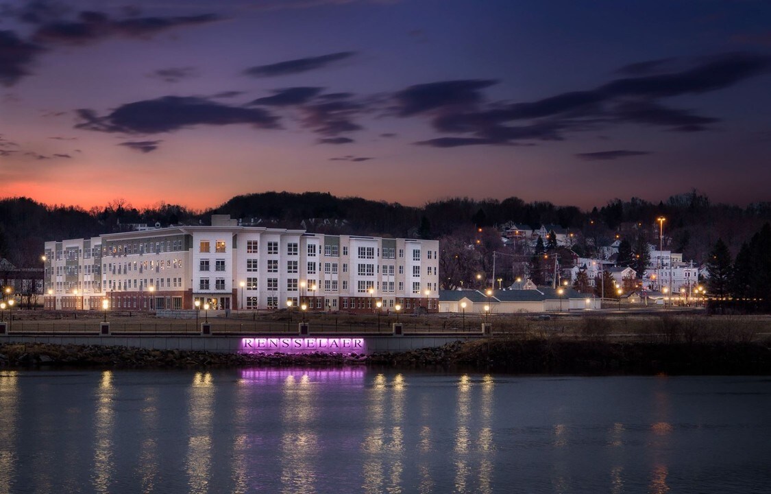 DeLaet's Landing in Rensselaer, NY - Building Photo