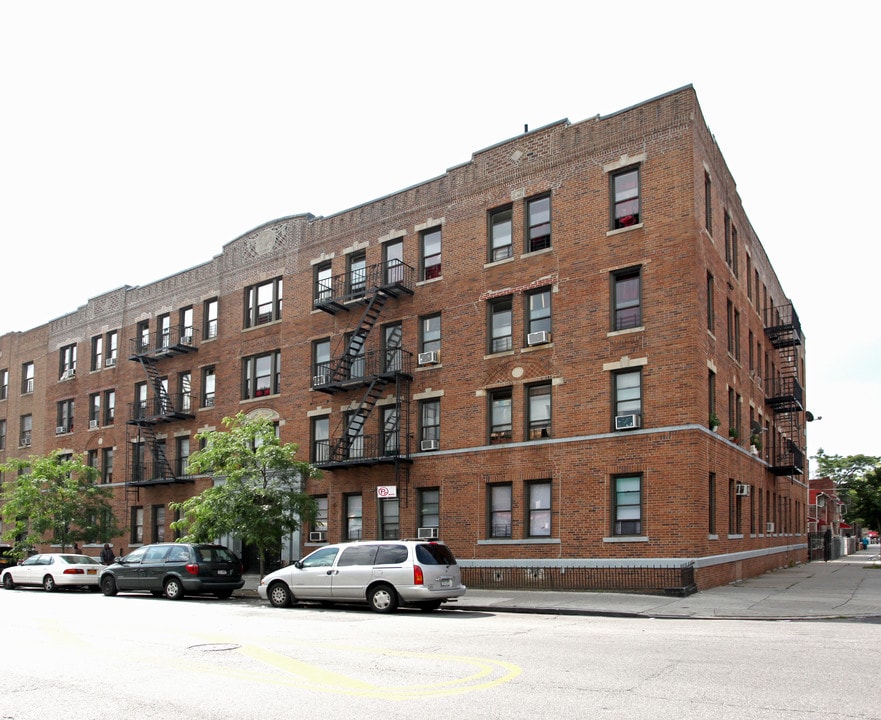 Pine Court Apartments in Brooklyn, NY - Building Photo