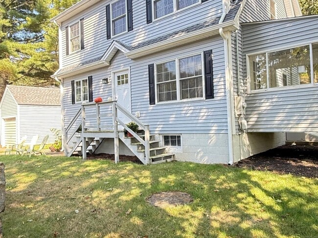 152 Hewitt Rd in Stonington, CT - Building Photo - Building Photo
