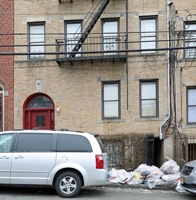 716 Penfield St in Bronx, NY - Foto de edificio - Building Photo