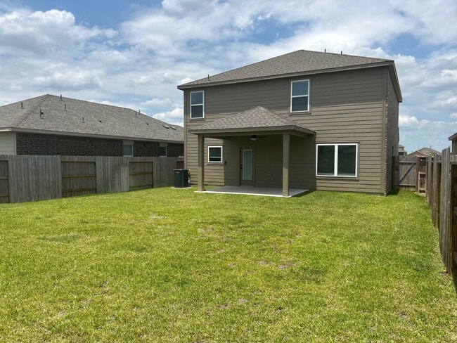 1006 Whispering Winds Dr in Beasley, TX - Building Photo - Building Photo