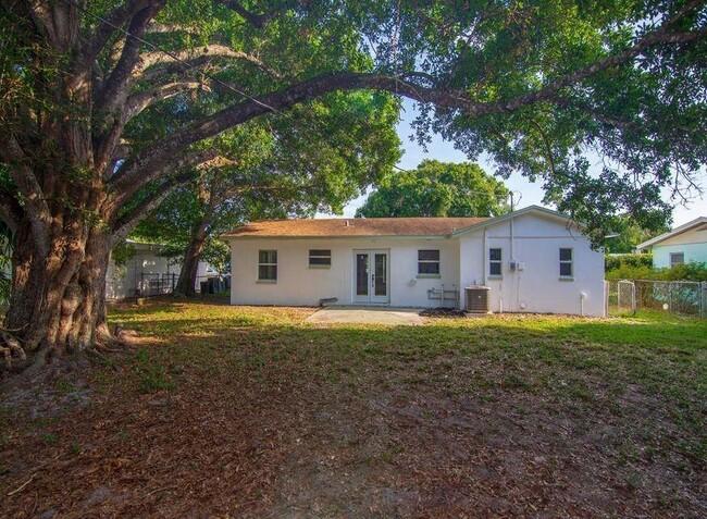 1706 Paseo Ave in Fort Pierce, FL - Building Photo - Building Photo