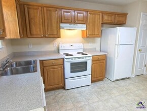 13 Pine Shadow Ct in Centerville, GA - Building Photo - Building Photo