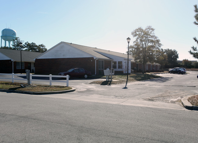 Colony in the Pines in Morehead City, NC - Building Photo - Building Photo