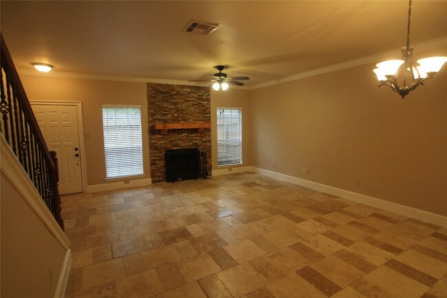 17627 Red Oak Dr in Houston, TX - Building Photo - Building Photo