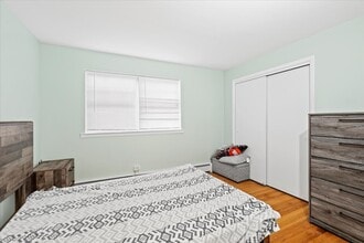 1725 Howard Ave in Des Plaines, IL - Building Photo - Building Photo