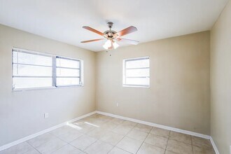 4530 Crosstie Rd N in Jacksonville, FL - Building Photo - Building Photo