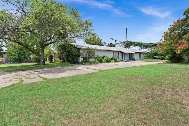 2712 St Edwards Cir, Unit B in Austin, TX - Building Photo - Building Photo