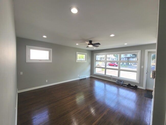 1212 Indian Ave in Aurora, IL - Building Photo - Building Photo