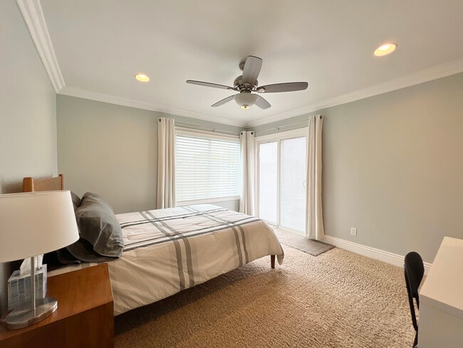 5023 Verdura Ave in Lakewood, CA - Foto de edificio - Building Photo