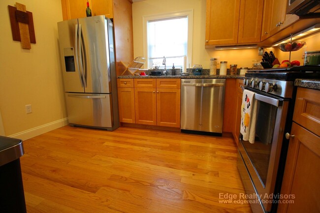 54 Carleton St, Unit 2