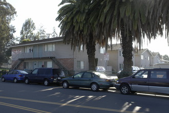 Towne Square Apartments in Hayward, CA - Foto de edificio - Building Photo