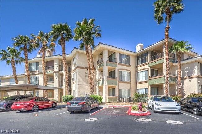 7163 S Durango Dr in Las Vegas, NV - Foto de edificio - Building Photo