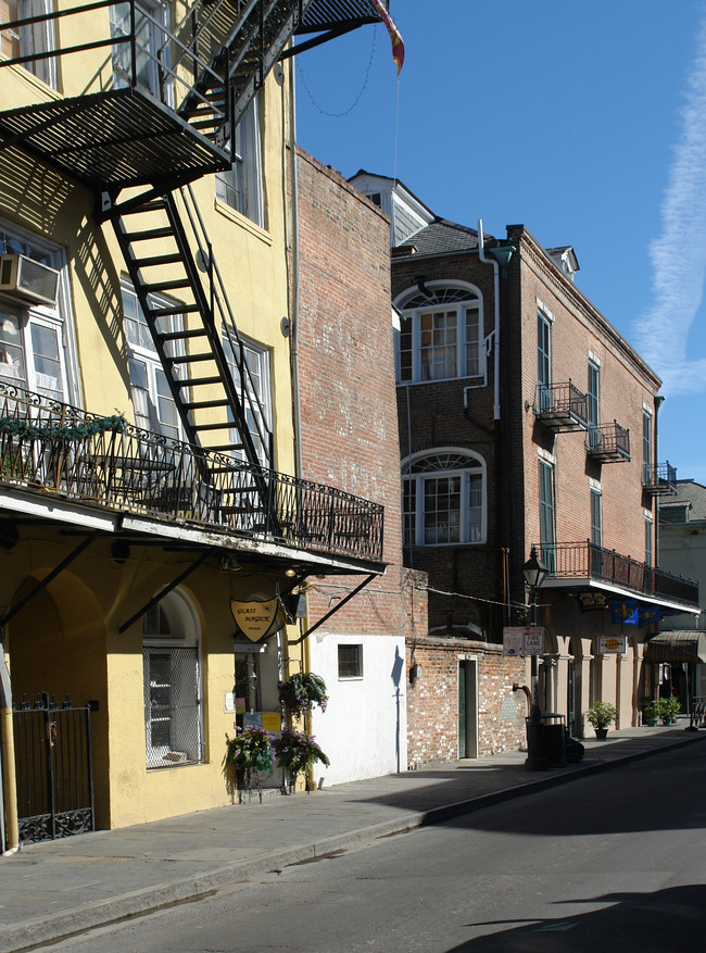 707 Toulouse St in New Orleans, LA - Building Photo - Building Photo