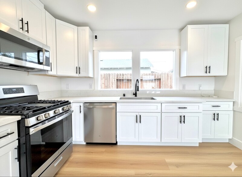 852 Orange Ave in Long Beach, CA - Building Photo