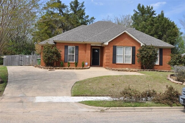 property at 1824 Woodmere Loop