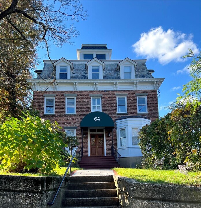 64 Anstice St in Oyster Bay, NY - Building Photo