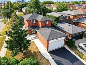 55 McGraw Ave in Brampton, ON - Building Photo - Building Photo