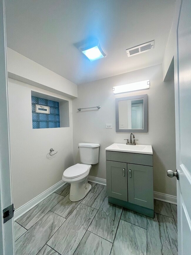 5816 N Artesian Ave in Chicago, IL - Building Photo - Building Photo
