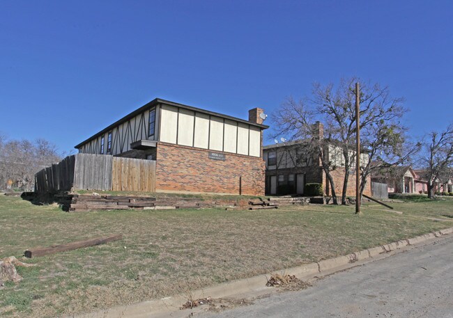 Hulen Townhomes in Fort Worth, TX - Foto de edificio - Building Photo