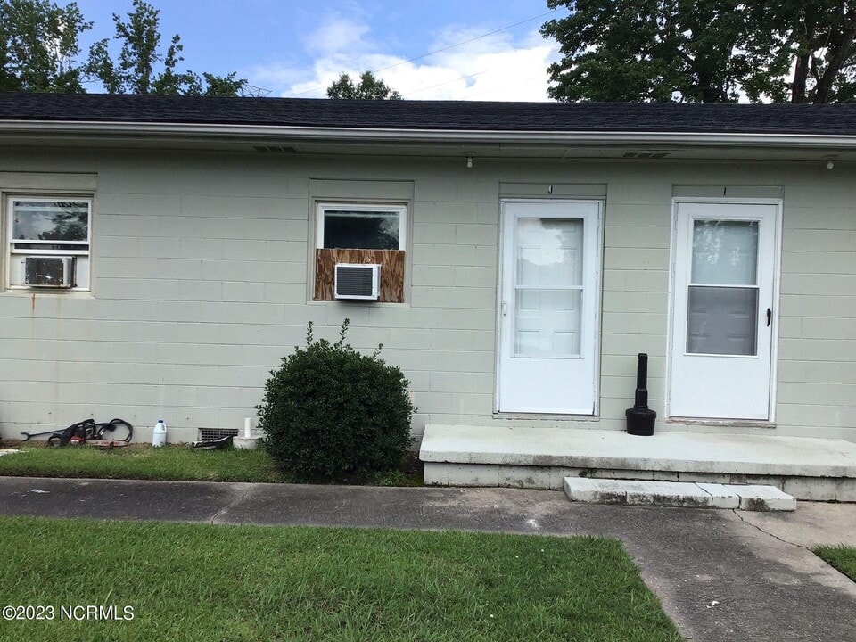 165 Lakewood Dr-Unit -J in Jacksonville, NC - Foto de edificio