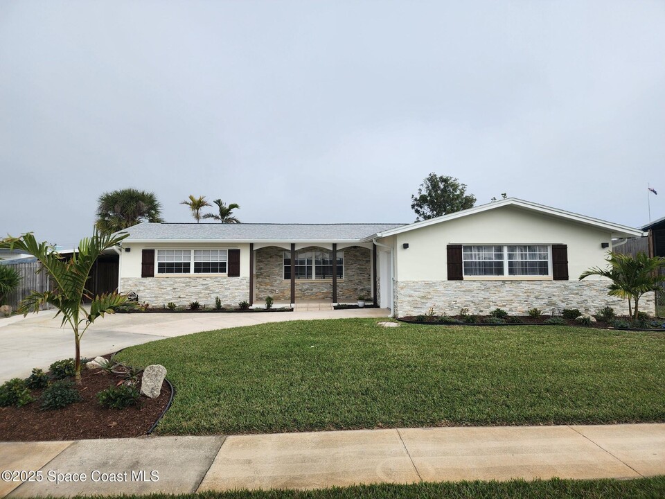 1670 Sea Shell Dr in Merritt Island, FL - Building Photo