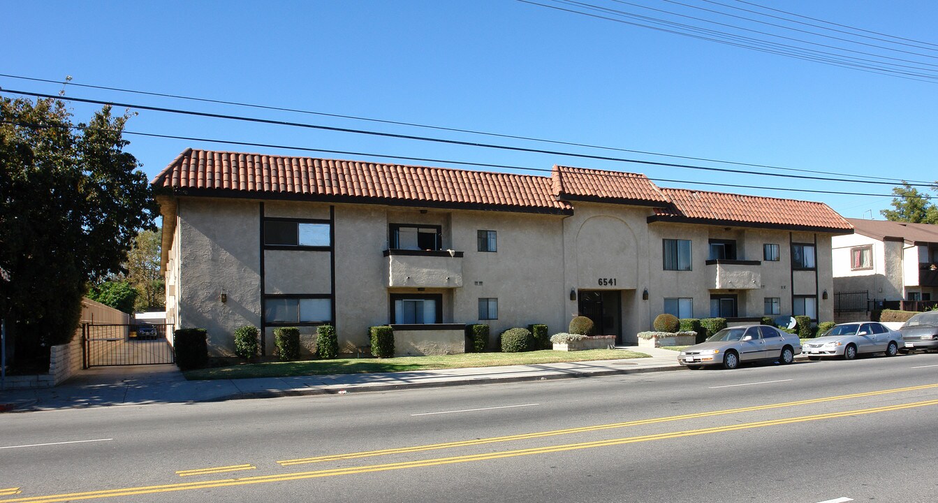 Kester in Van Nuys, CA - Building Photo