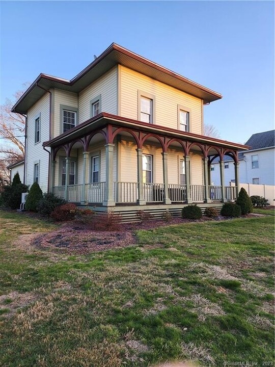 5 Bristol St in Southington, CT - Building Photo