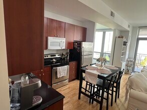 565 W Quincy St in Chicago, IL - Building Photo - Building Photo