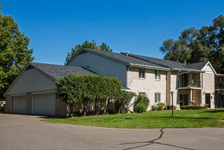 Avalon Woods Apartment Homes in Elkhart, IN - Building Photo - Building Photo