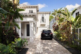 2938 Catalina St in Miami, FL - Building Photo