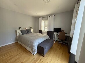 512 E Penn St in Long Beach, NY - Building Photo - Building Photo
