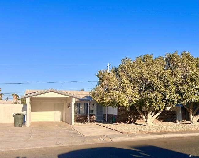 224 E Palo Verde St in Yuma, AZ - Building Photo - Building Photo